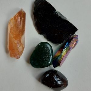 Lot of five crystals
